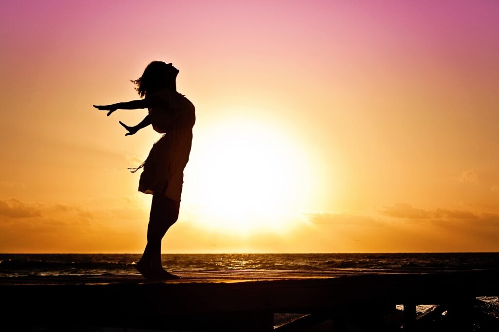 woman silhouette sunset beach sea 570883